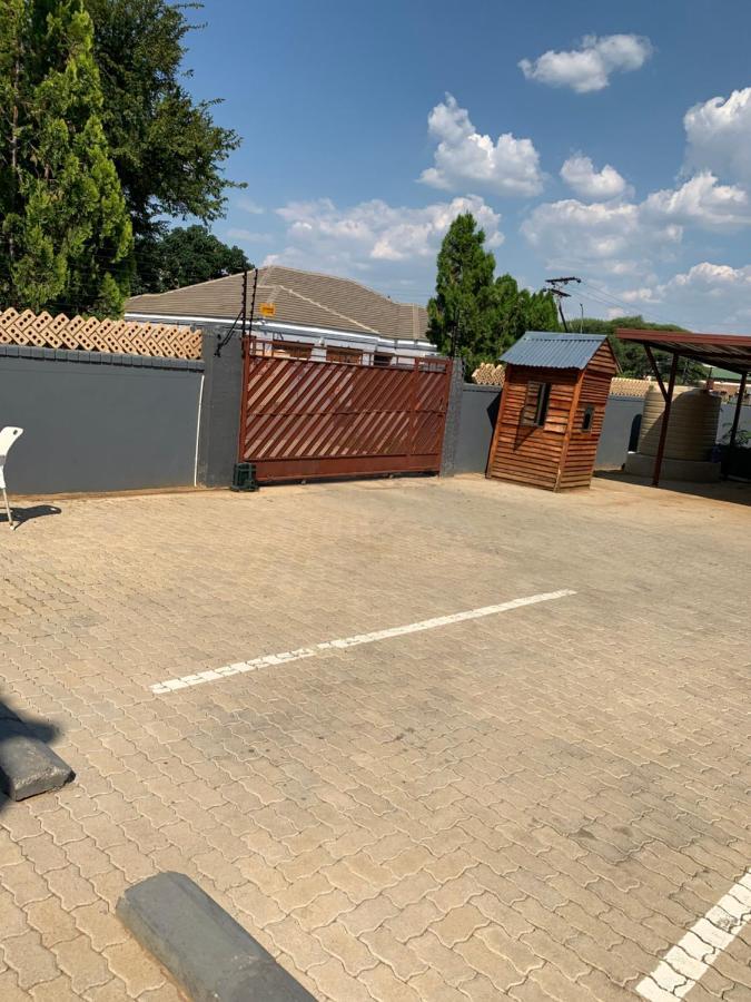 Sekaka Fully Furnished Apartments Gaborone Exterior photo