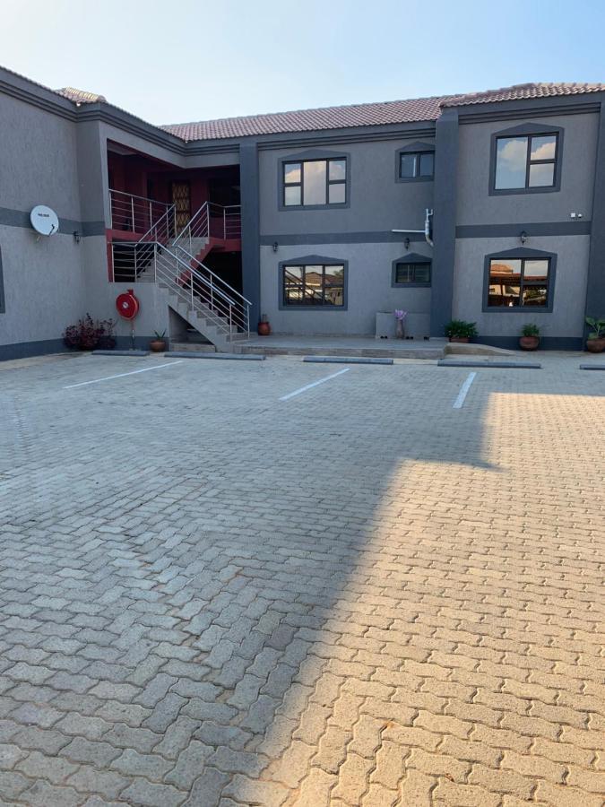 Sekaka Fully Furnished Apartments Gaborone Exterior photo